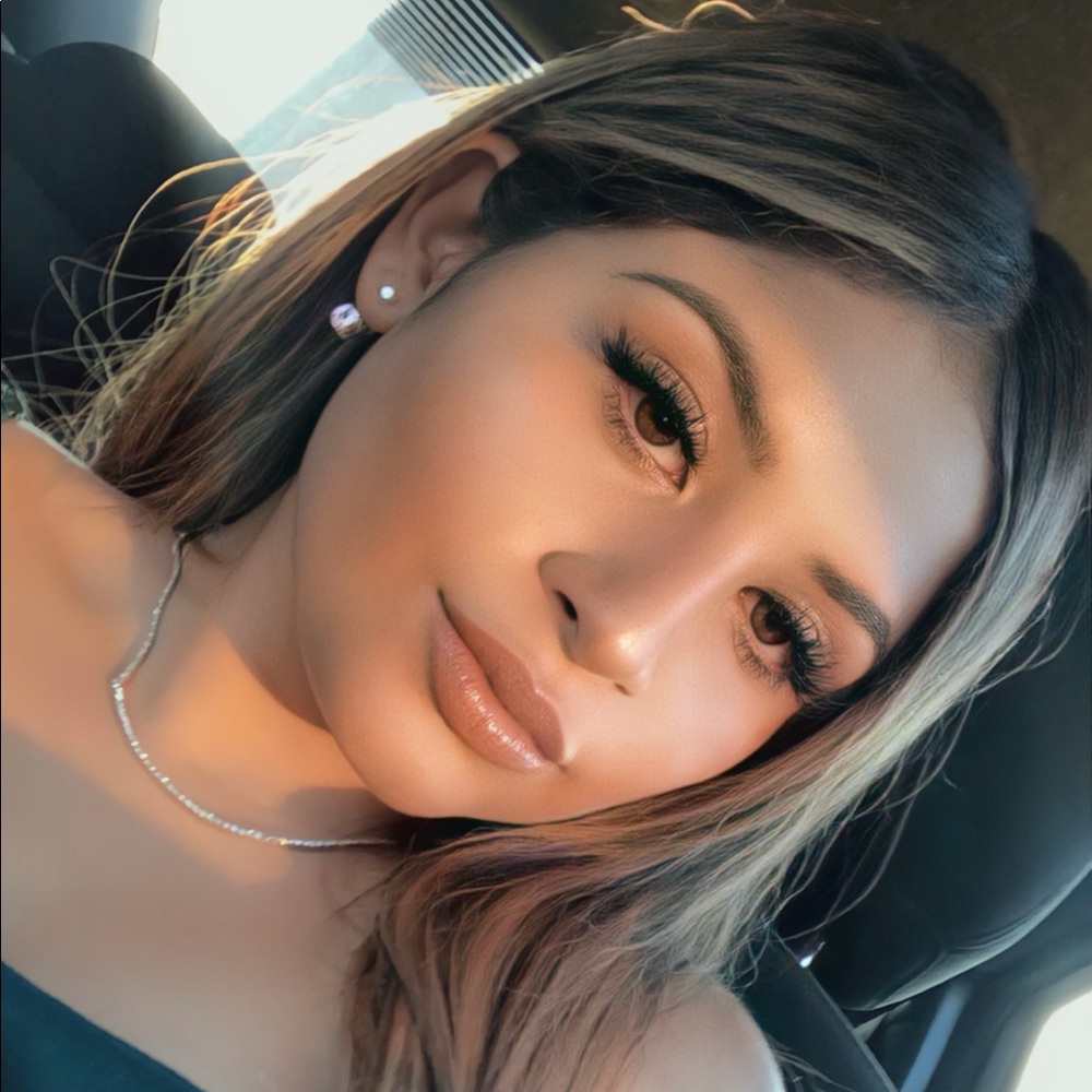 Meet your Posher, Alexandra